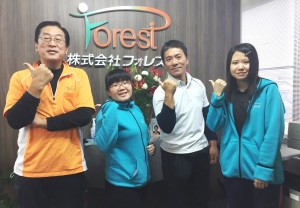 社員のみんなです。優しく指導いたします!